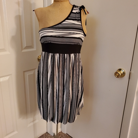 Vanity Dresses & Skirts - Vanity size L dress black & white one shoulder